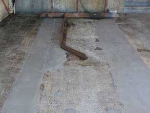 Angegriffener Beton eines Entladebereichs nach Reparatur mit Belzona 4154 und Überbeschichtung mit Belzona 4131