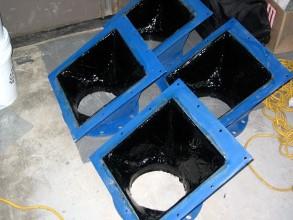 Materiał Belzona 1812 (Ceramic Carbide FP) zastosowany w zbiorniku lejowym przed zastosowaniem powłoki Belzona 2111 (D&A High-Build Elastomer)