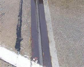 Förseglade fogar mellan befintliga stålarmeringar på vägbro